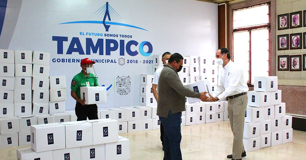 Grupo Garel entrega 200 despensas a taxistas de la zona sur de Tamaulipas